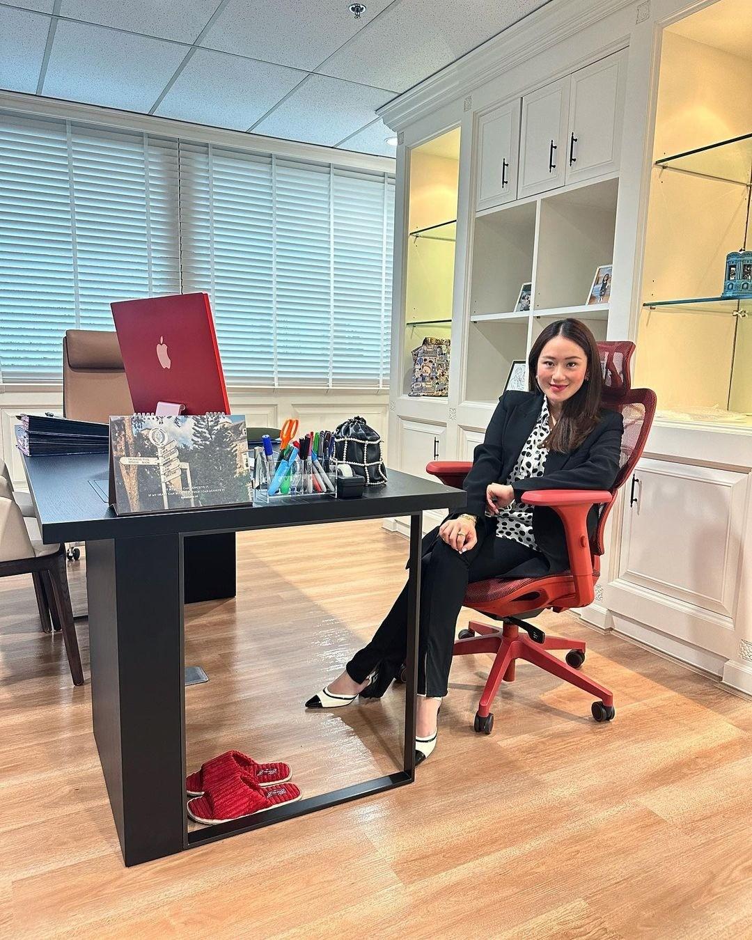 Phong cách sành điệu của nữ Thủ tướng Thái Lan nhậm chức ở tuổi 37-6