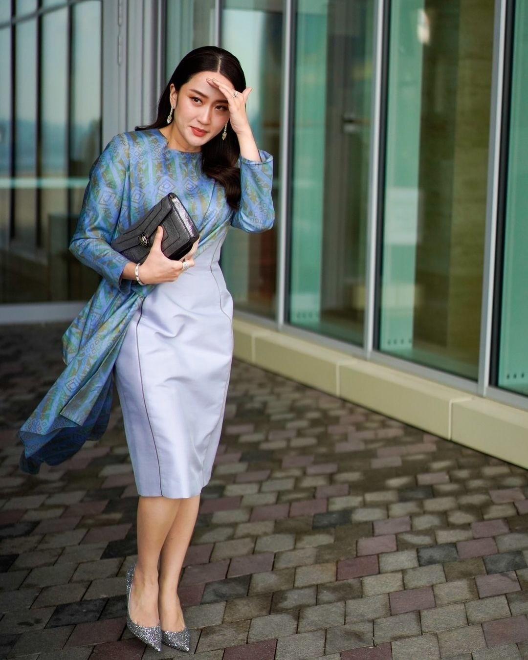 Phong cách sành điệu của nữ Thủ tướng Thái Lan nhậm chức ở tuổi 37-5