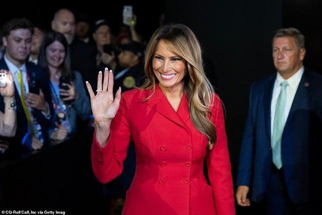 Vợ ông Donald Trump có nhan sắc hack tuổi nhờ duy trì một thói quen dưỡng da tại nhà-10