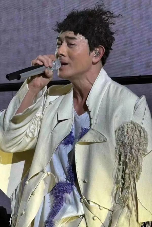 Lộ ảnh con gái Quách Phú Thành khiến truyền thông khen ngợi-6