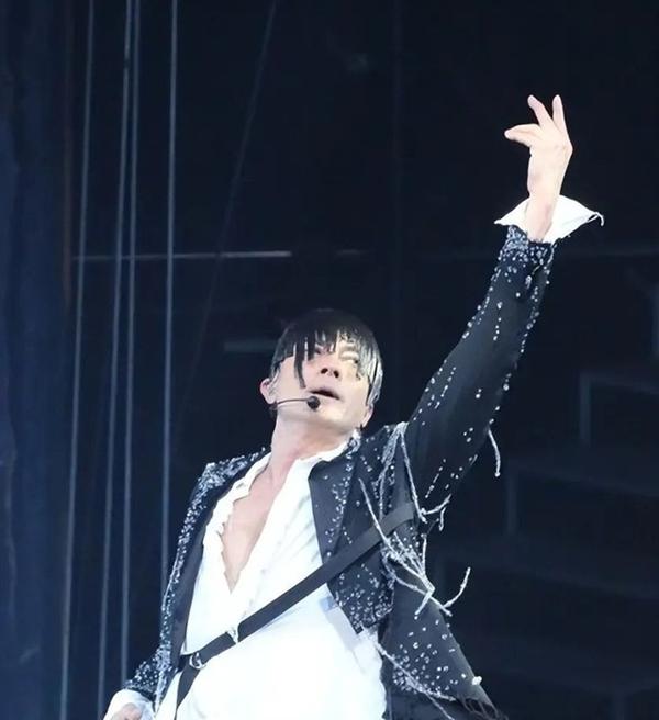 Lộ ảnh con gái Quách Phú Thành khiến truyền thông khen ngợi-8