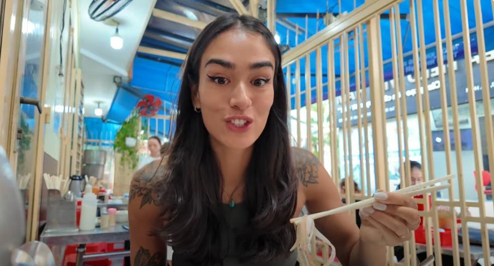 Khách Tây thử món phở Nam Định ở quán 60 năm tuổi, khen hoàn hảo khó tin-1