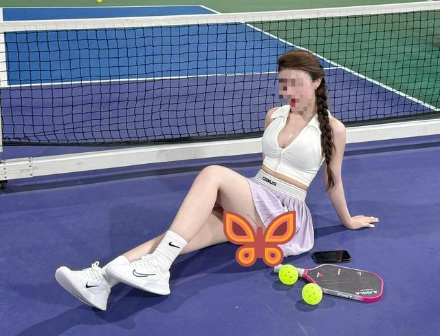 Gái xinh diện đồ hở chơi Pickleball lên tiếng phản pháo trước chỉ trích-3