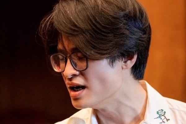 Lên tiếng sau khi liên tiếp tụt huyết áp lúc biểu diễn, Hà Anh Tuấn sống ra sao trong căn nhà sang?-15