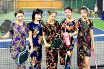 Mặc quần áo như các bà, các mẹ đi chơi Pickleball, Quỳnh Kool, Quỳnh Nga bị chê thách thức dư luận