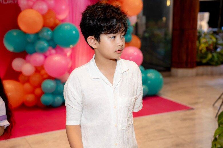 Cậu cả nhà Khánh Thi - Phan Hiển trở thành cây hút fan của cả nhà, diện mạo tuổi lên 9 trổ nét vượt xa gen bố mẹ-3