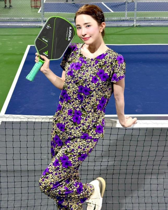 Mặc đồ bà thím đi chơi Pickleball, Quỳnh Nga nói: Tôi không đáp trả dư luận-2