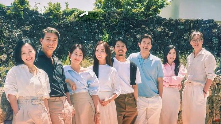 Sao Kpop 19/8: Ba thành viên Seventeen nhập ngũ, show hẹn hò cho người U50 hot-2