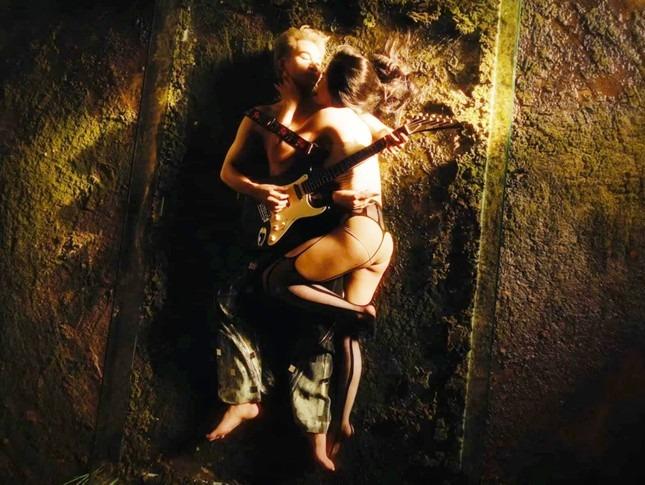 Showbiz 19/8: MC Thảo Vân khóc nghẹn-2