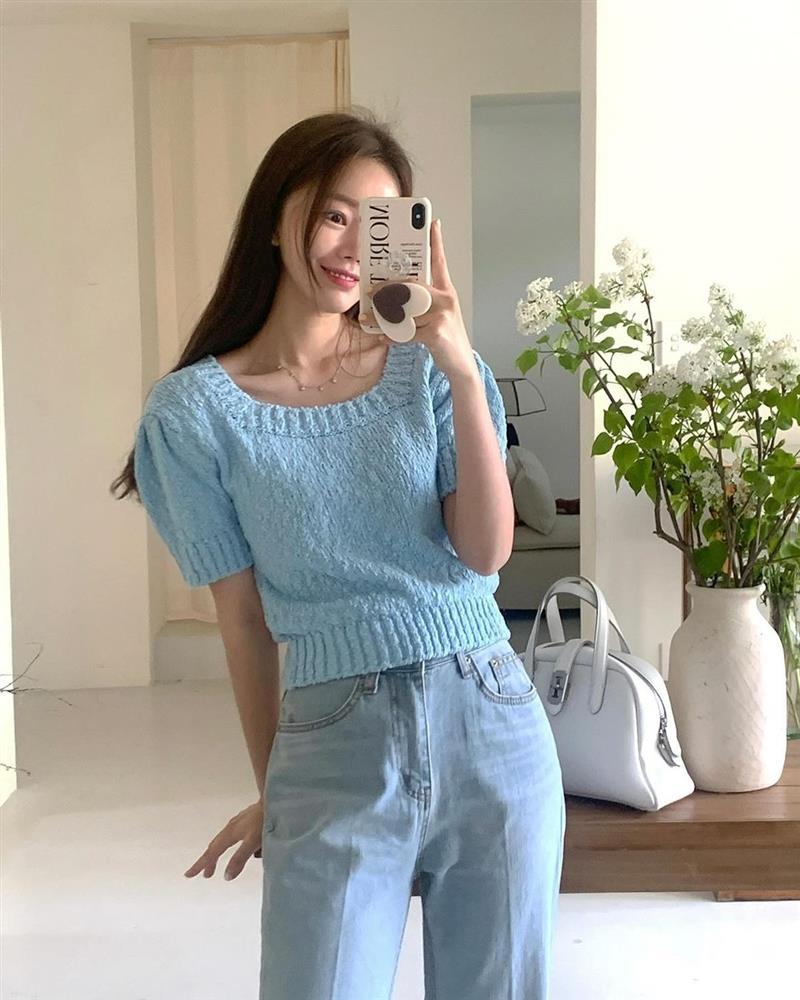 6 kiểu áo dệt kim hack tuổi giúp bạn trông trẻ trung hơn-2