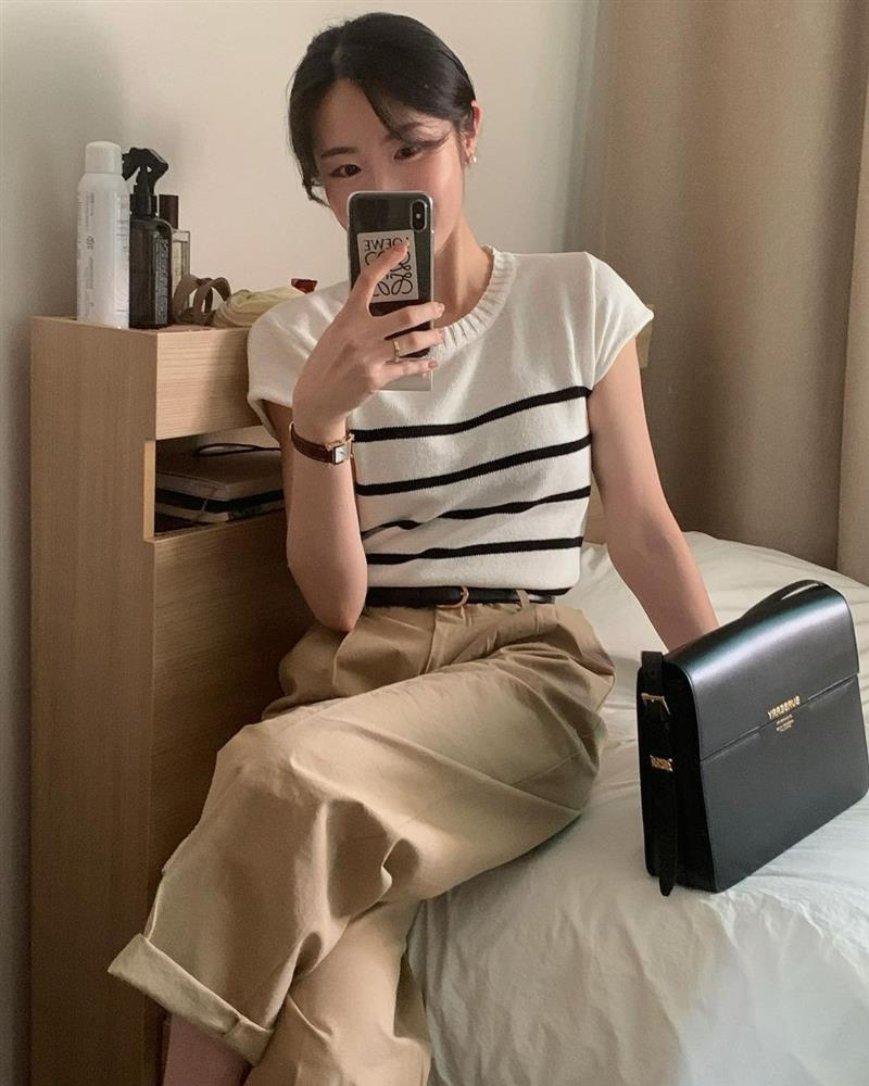 6 kiểu áo dệt kim hack tuổi giúp bạn trông trẻ trung hơn-3