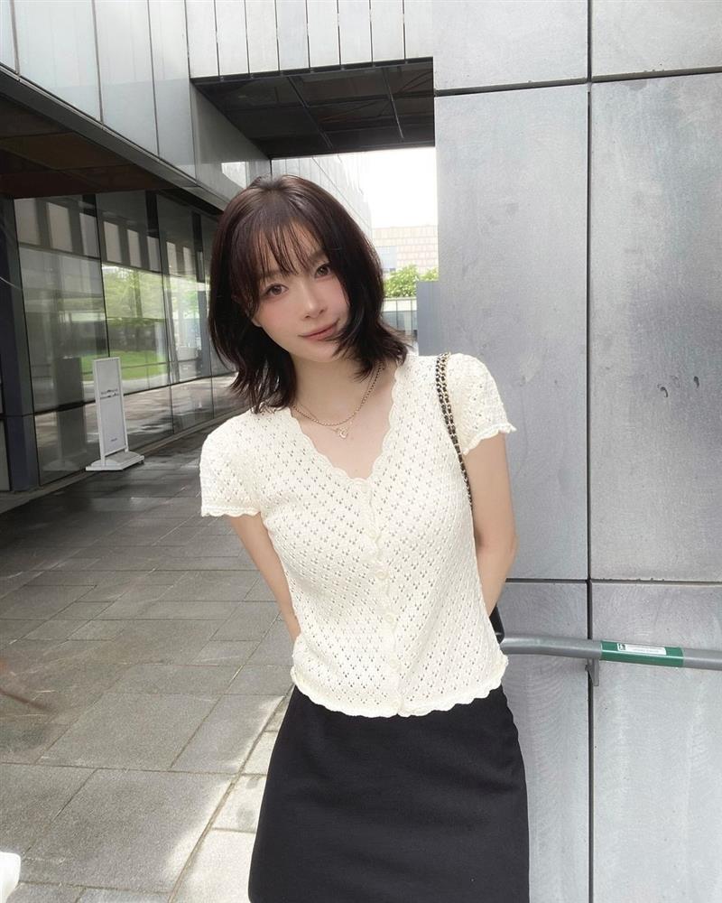 6 kiểu áo dệt kim hack tuổi giúp bạn trông trẻ trung hơn-4