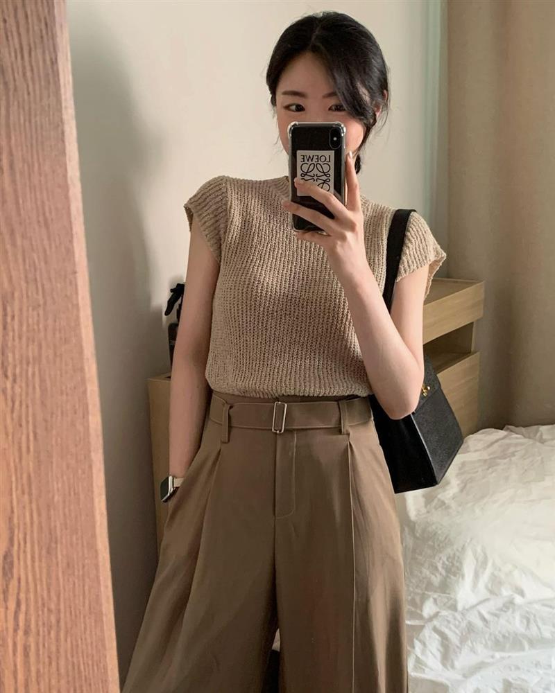 6 kiểu áo dệt kim hack tuổi giúp bạn trông trẻ trung hơn-5