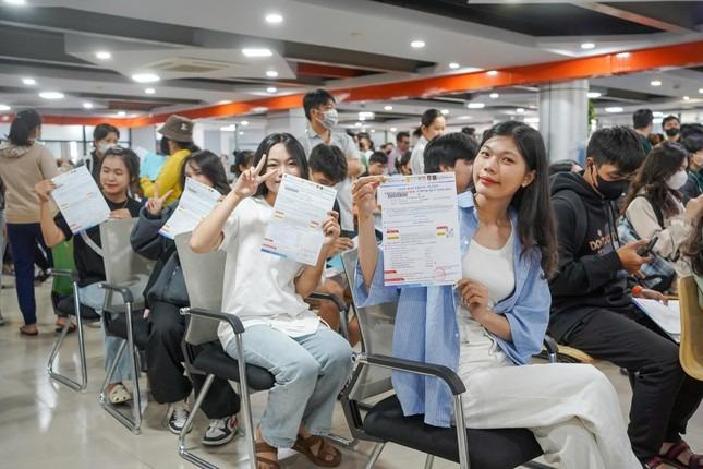 Tân sinh viên đi nhập học từ mờ sáng-7