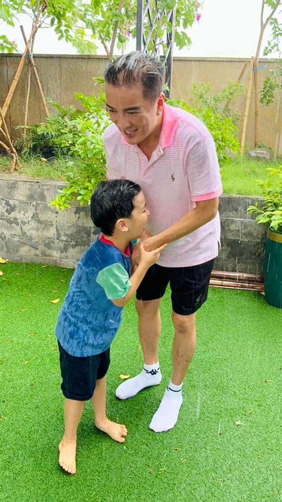 Tình hình hiện tại của ông hoàng nhạc Việt sau khi bị cấm diễn-3