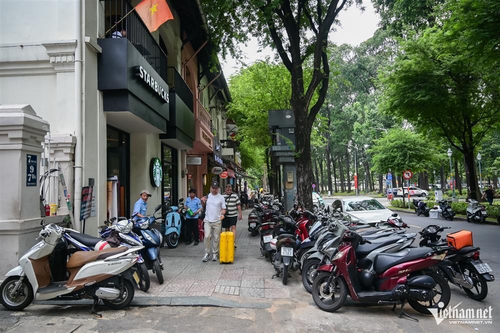 Cận cảnh quán cà phê Starbucks ở TPHCM giá thuê 8,4 tỷ đồng/năm sắp đóng cửa-2