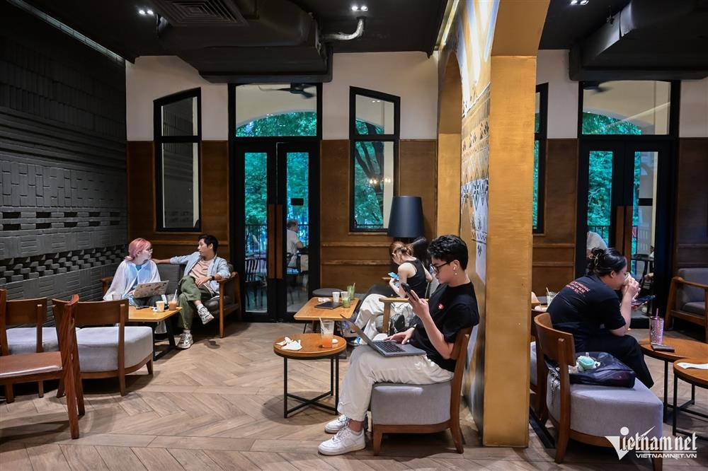 Cận cảnh quán cà phê Starbucks ở TPHCM giá thuê 8,4 tỷ đồng/năm sắp đóng cửa-6