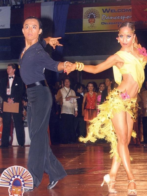 Đời thực kín tiếng bên vợ hoa khôi kém 20 tuổi của nam kiện tướng dance sport Chí Anh-1