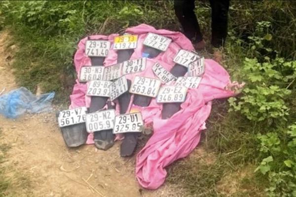 Tạm giữ nhóm thanh niên gặp ai thấy ngứa mắt là đánh, chặt biển số xe-1