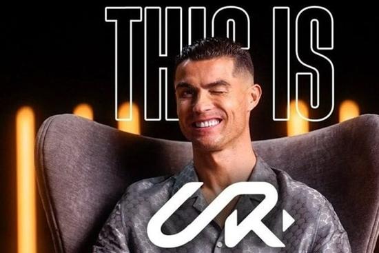 Ronaldo vừa chơi YouTube nhận luôn nút vàng, tạo cơn sốt chưa từng có