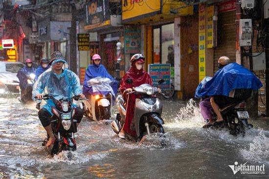 Dự báo thời tiết 23/8/2024: Bắc Bộ mưa rào và giông, chiều ngớt