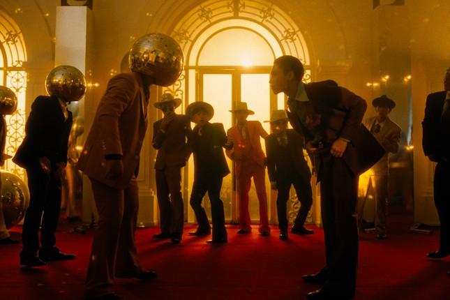 MONO: Tôi cũng cố gắng tìm tình yêu, nhưng chưa đâu vào đâu-6