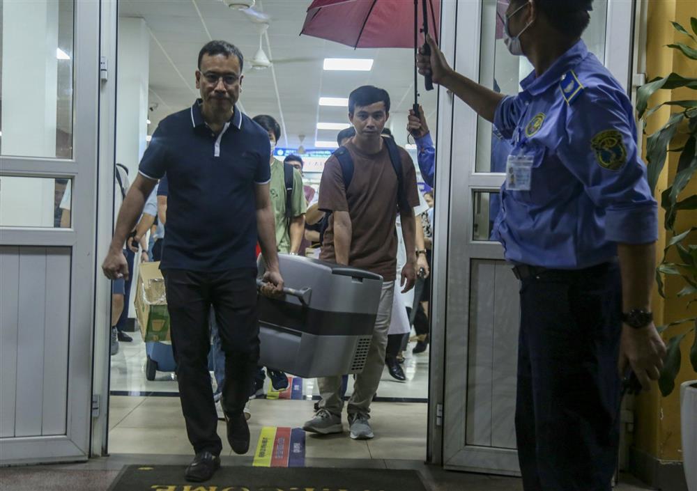 CSGT Hà Nội chạy đua với thời gian đưa trái tim người hiến tạng ra sân bay-3