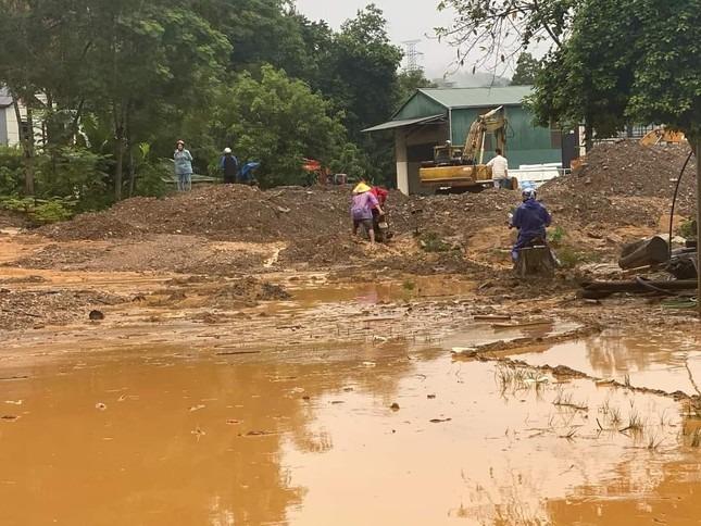 Mưa lũ, sạt lở khiến 3 người thương vong, nhiều tuyến giao thông tê liệt-3