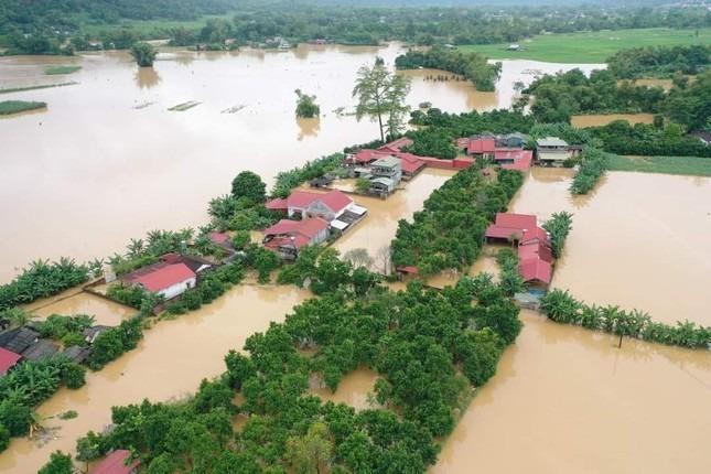 Mưa lũ, sạt lở khiến 3 người thương vong, nhiều tuyến giao thông tê liệt-2