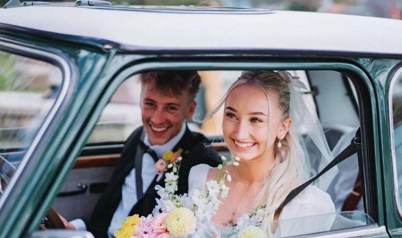 Cặp đôi tổ chức đám cưới siêu tiết kiệm, chỉ đặt pizza mời khách-1