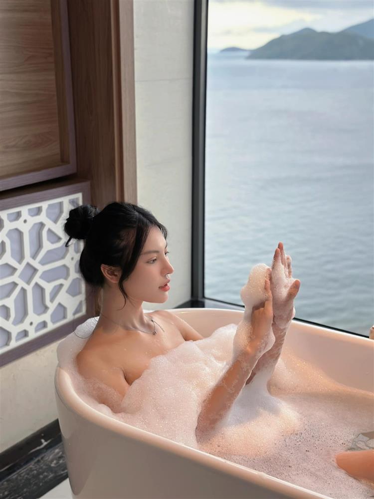 Á hậu chuyển giới Tường San: Đời thường lúc ngây thơ, khi nóng bỏng-2