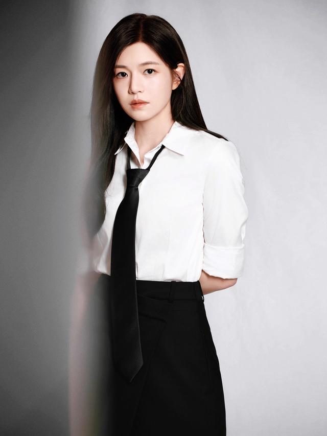 Showbiz có mỹ nhân 13 năm trẻ mãi không già, U40 vẫn đẹp đôi bên trai trẻ kém 19 tuổi-4