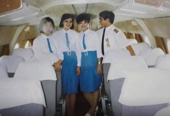 5 lần đổi đồng phục của Vietnam Airlines: Từ quần tây - sơ mi trắng đến áo dài đỏ và trang phục gây tranh cãi-3