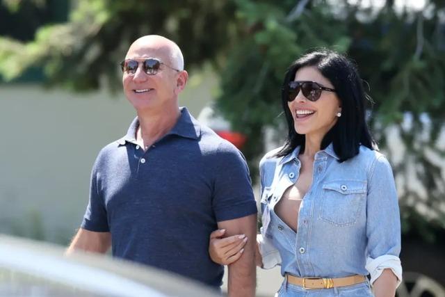 Jeff Bezos lại tậu thêm đồ chơi xa xỉ mới, số tiền nhiều đến mức khó có thể đọc hết được các con số-1