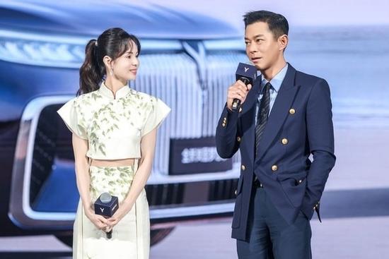'Tiểu Long Nữ' Lý Nhược Đồng tái ngộ Cổ Thiên Lạc