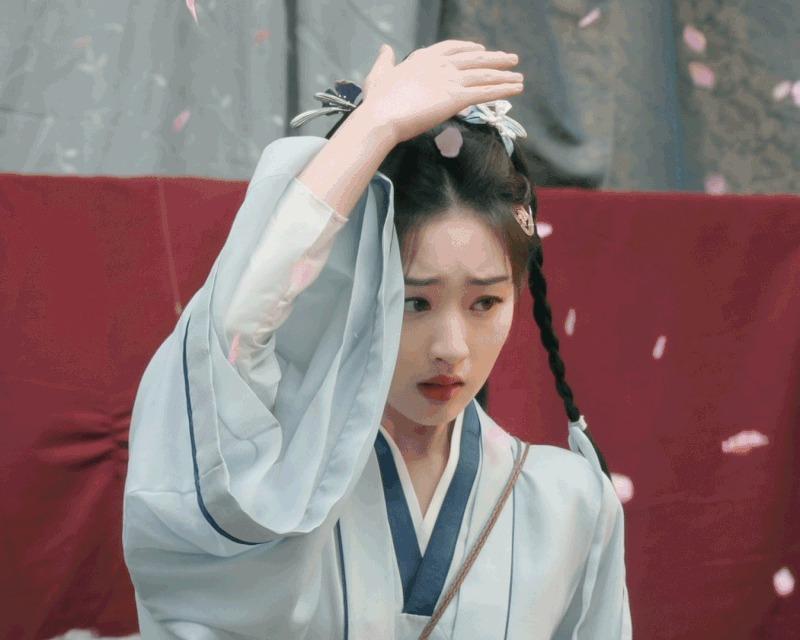 Nữ diễn viên sinh năm 2005 gây sốt-5