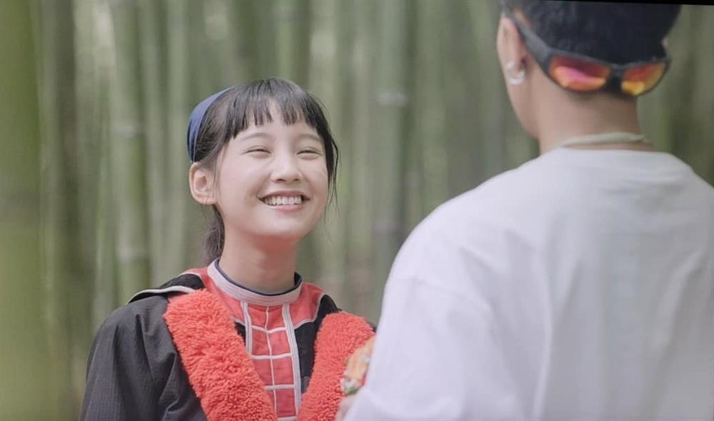 Lê trong Đi giữa trời rực rỡ nói giọng miền Trung dễ thương mà, sao lại chê?-3