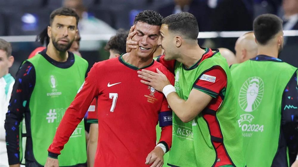 Ronaldo ‘đính chính’ vụ khóc, đưa ra tuyên bố gây tranh cãi-2