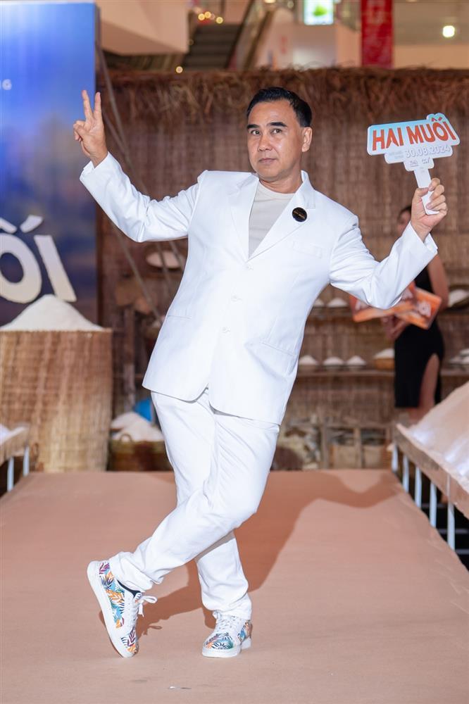 Mẹ và 2 con gái khóc nức nở khi xem phim của Quyền Linh-3