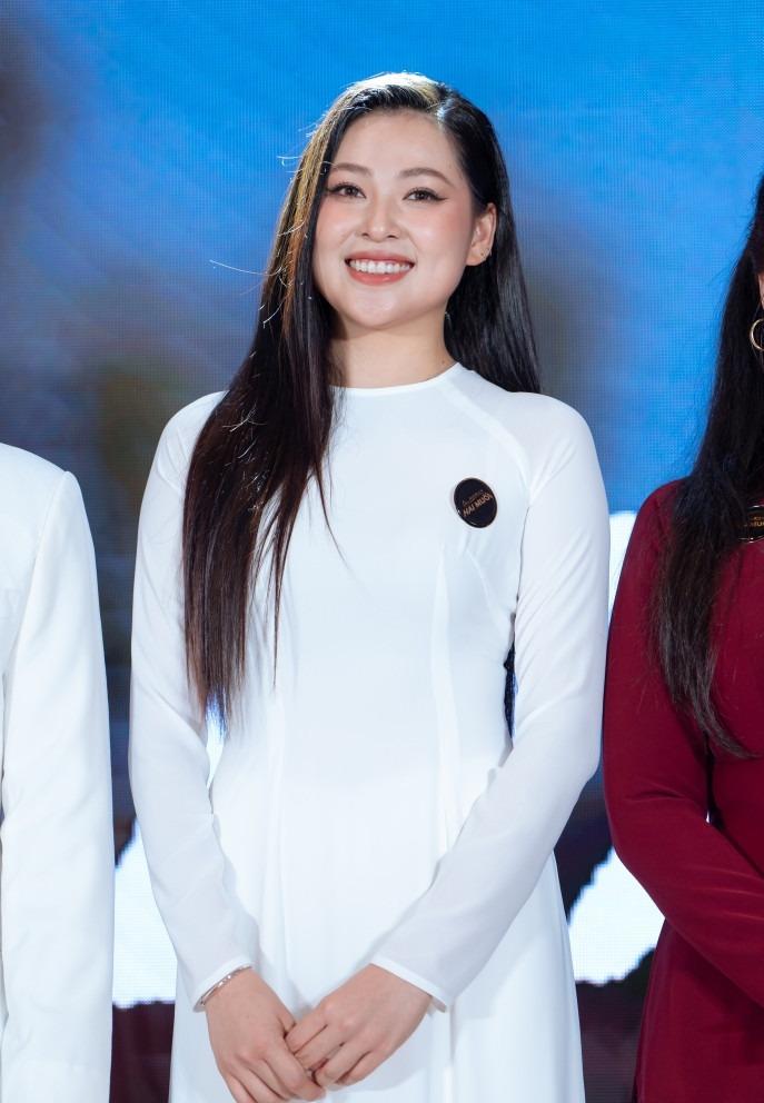 Mẹ và 2 con gái khóc nức nở khi xem phim của Quyền Linh-4