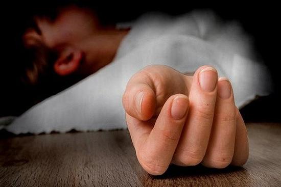 Vợ mới đột tử 3 ngày, tôi ngửi thấy mùi hôi xộc ra từ tủ lạnh, mở ra xem mà chết điếng khi nhìn thấy thứ này