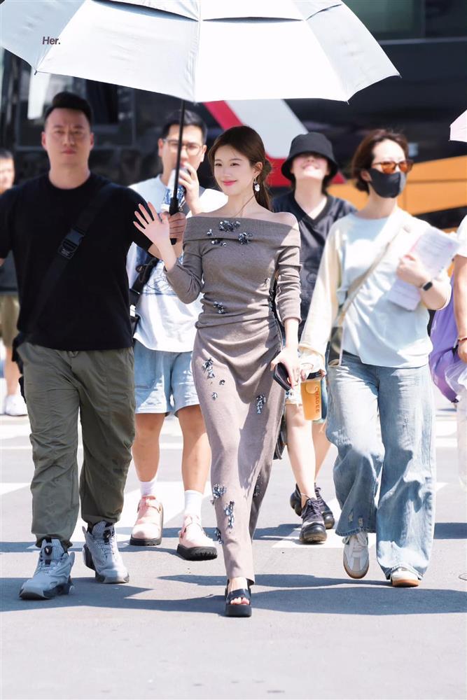 Mặt mộc kém lung linh của Triệu Lộ Tư trong phim mới khiến dân tình ngỡ ngàng-2