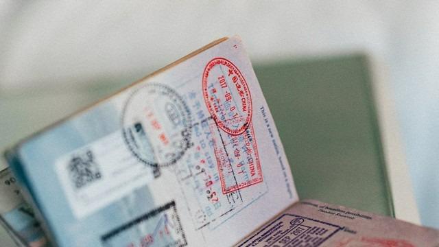 Từ tháng 11/2024, những quốc gia này sẽ bỏ đóng dấu lên hộ chiếu (passport) cho du khách-1