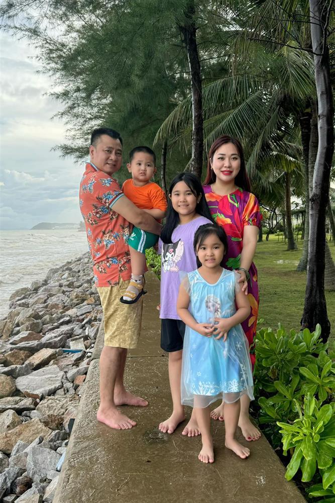 Hậu phương vững chắc của dàn Anh trai vượt ngàn chông gai: Vợ Đăng Khôi là hot girl Hà thành, nửa kia của Hà Lê ăn mặc cực chất-5