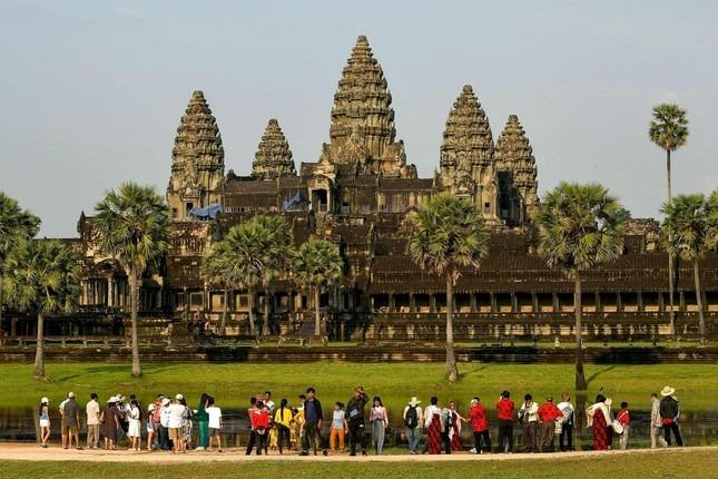 Trào lưu TikTok ‘chạy nước rút’ đe dọa đền thờ Angkor Wat của Campuchia-1