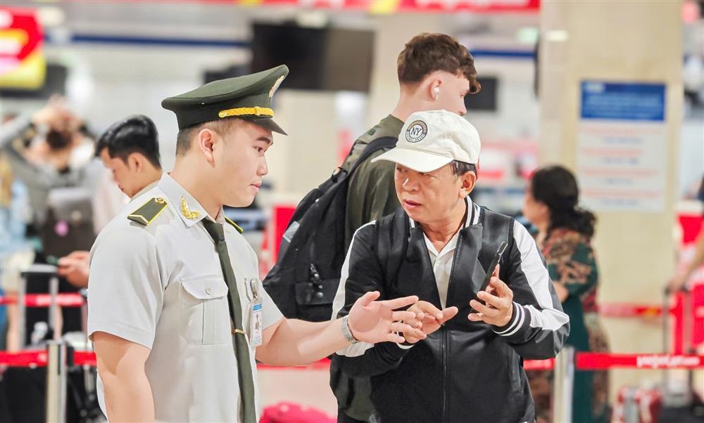 Cảnh tượng bên trong sân bay Tân Sơn Nhất trước kỳ nghỉ 2/9-7