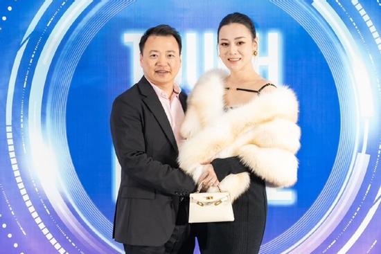 Shark Bình tuổi 43: Vợ đẹp con ngoan, tài sản triệu đô nhưng vẫn suy tư về 'sự giàu có của đời người