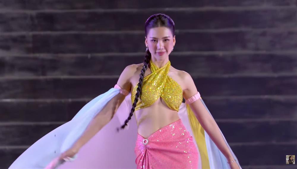 Miss Universe Vietnam: Thí sinh gặp sự cố vì diễn dưới mưa và gió lớn-1