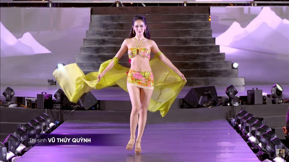 Miss Universe Vietnam: Thí sinh gặp sự cố vì diễn dưới mưa và gió lớn-5