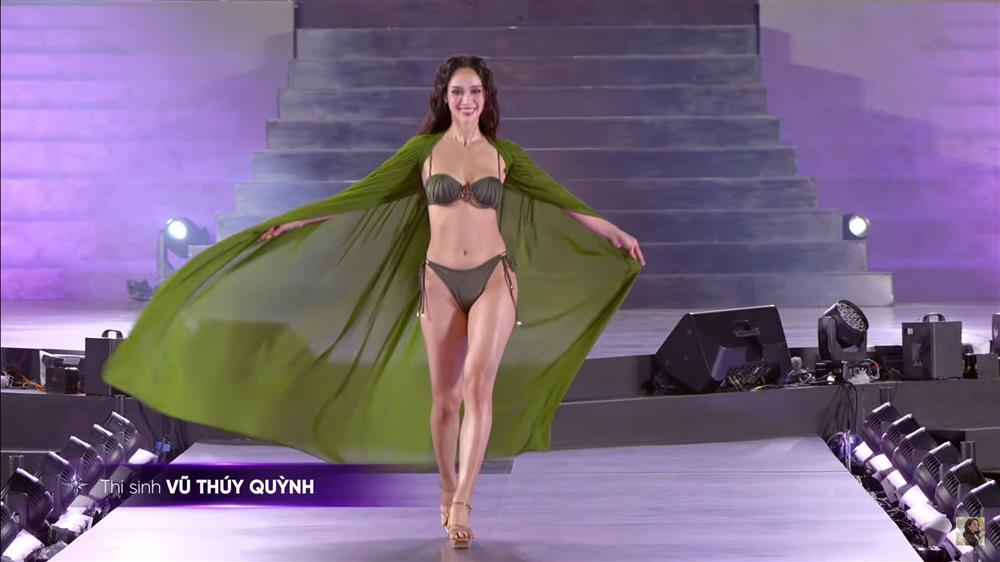 Miss Universe Vietnam: Thí sinh gặp sự cố vì diễn dưới mưa và gió lớn-10